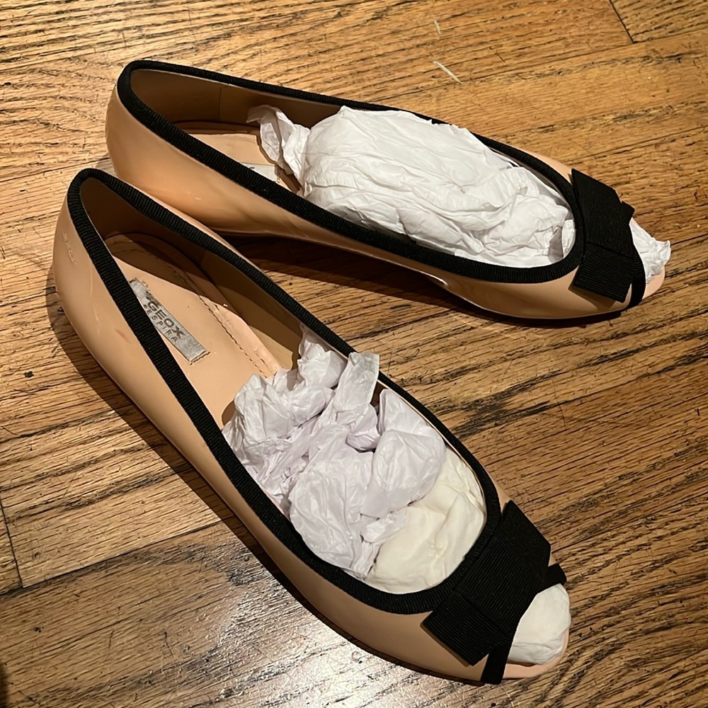 GeoX Peep Toe Flats